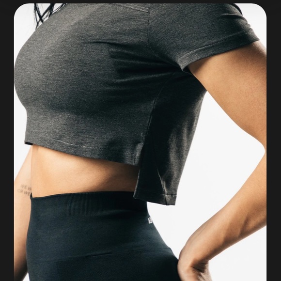 [L]👚 - NWT - ALPHALETE crop top - Picture 4 of 10